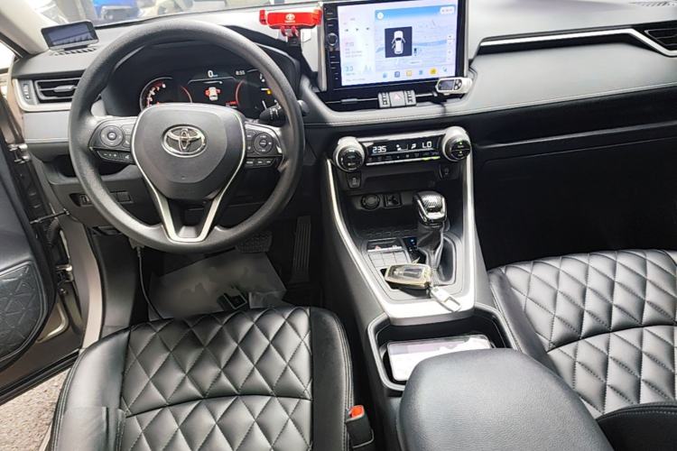 Used Toyota RAV4 2021 2.0L CVT 4x4 Trend Edition Center Console