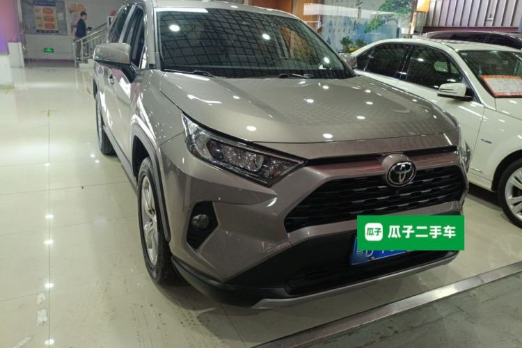 Used Toyota RAV4 2021 2.0L CVT Two-Wheel Drive Fashion Edition Front Right 45 Deg