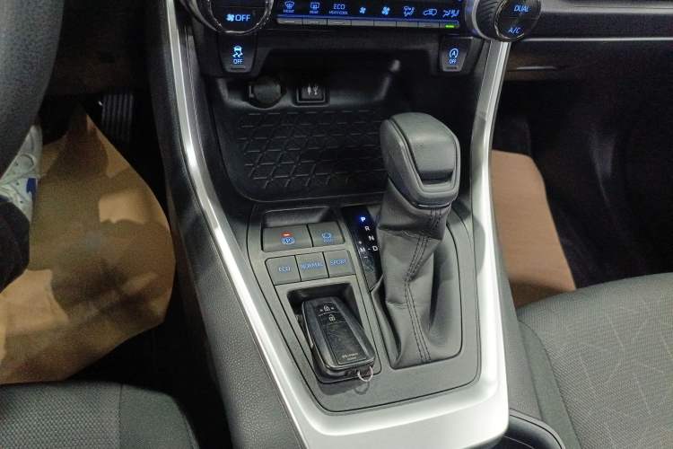 Used Toyota RAV4 2021 2.0L CVT Two-Wheel Drive Fashion Edition Gear Lever