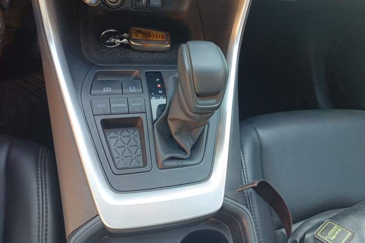 Used Toyota RAV4 2021 2.0L CVT Two-Wheel Drive Fashion Edition Gear Lever