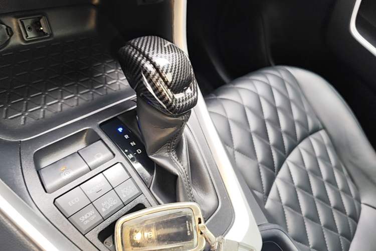 Used Toyota RAV4 2021 2.0L CVT 4x4 Trend Edition Gear Lever