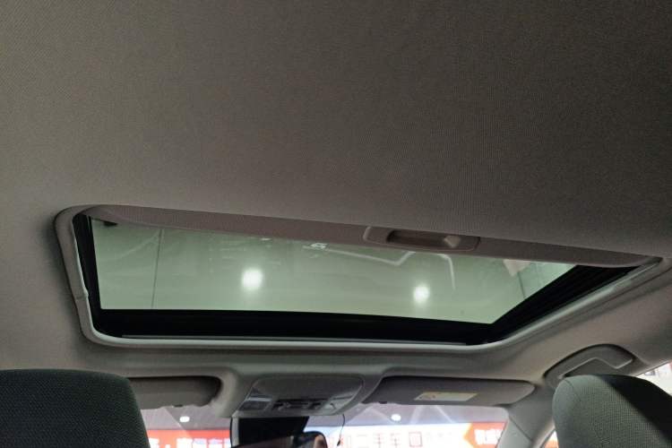 Used Toyota RAV4 2021 2.0L CVT Two-Wheel Drive Fashion Edition Headliner