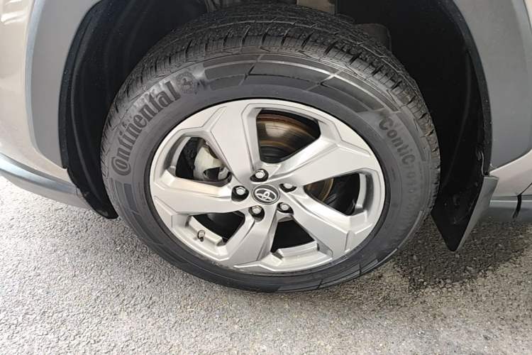 Used Toyota RAV4 2021 2.0L CVT 4x4 Trend Edition Left Front Wheel Hub