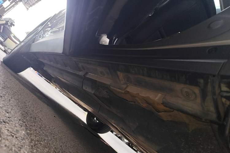 Used Toyota RAV4 2021 2.0L CVT 4x4 Trend Edition Left Side Sill