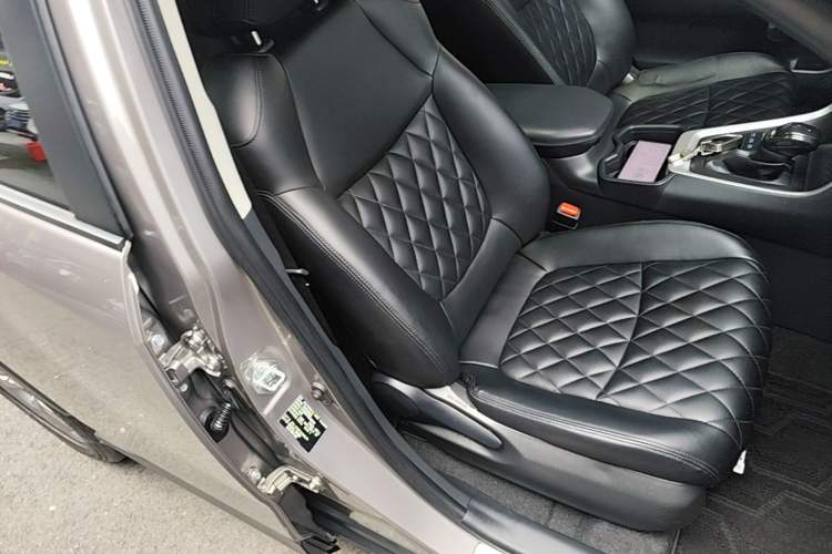 Used Toyota RAV4 2021 2.0L CVT 4x4 Trend Edition Right Front Seat