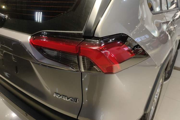 Used Toyota RAV4 2021 2.0L CVT Two-Wheel Drive Fashion PLUS Edition Right Rear Taillight