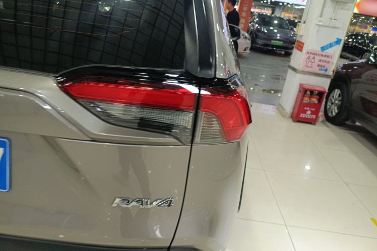 Used Toyota RAV4 2021 2.0L CVT Two-Wheel Drive Fashion Edition Right Rear Taillight
