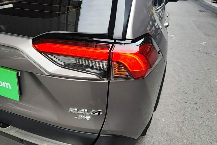 Used Toyota RAV4 2021 2.0L CVT 4x4 Trend Edition Right Rear Taillight