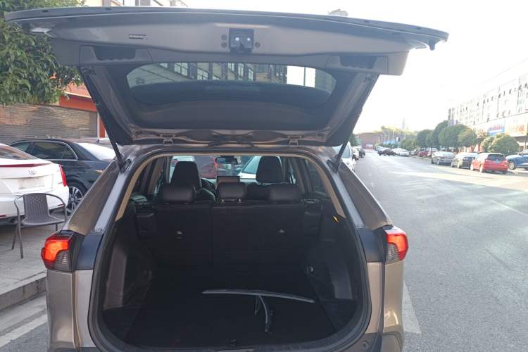 Used Toyota RAV4 2021 2.0L CVT Two-Wheel Drive Fashion Edition Trunk