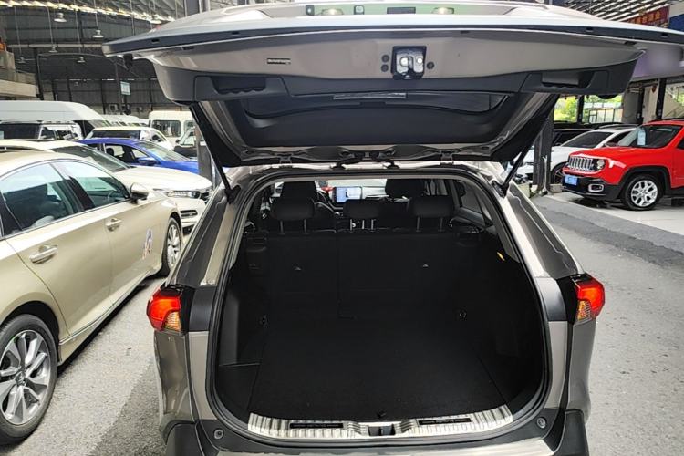 Used Toyota RAV4 2021 2.0L CVT 4x4 Trend Edition Trunk