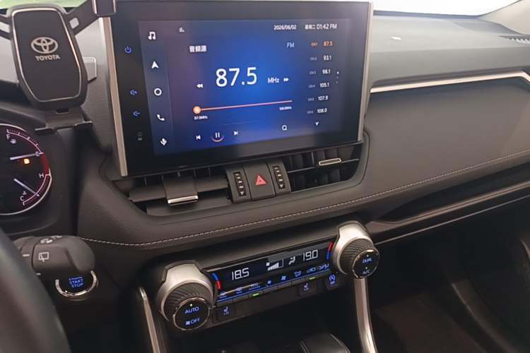Used Toyota RAV4 2021 2.0L CVT Two-Wheel Drive Fashion PLUS Edition Audio And AC Panel