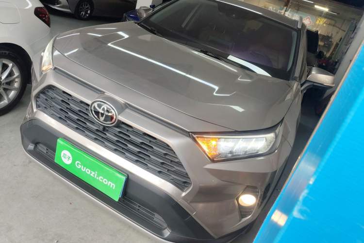 Used Toyota RAV4 2021 2.0L CVT Two-Wheel Drive Fashion Edition Guazi used car, China used car export, Used car for sale, Used  cars, Cheapest cars for sale