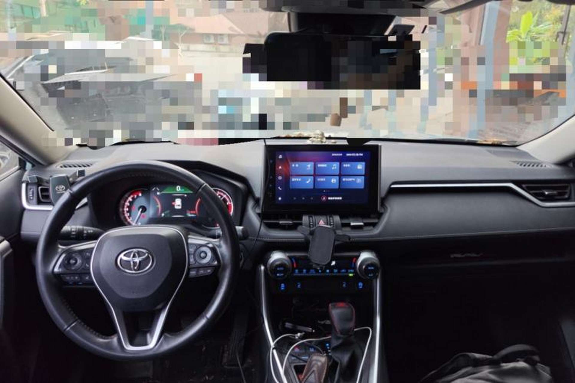 Used Toyota RAV4 2021 2.0L CVT Two-Wheel Drive Fashion PLUS Edition Center Console
