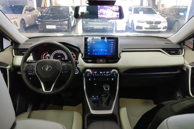 Used Toyota RAV4 2021 2.0L CVT Two-Wheel Drive Fashion PLUS Edition Center Console