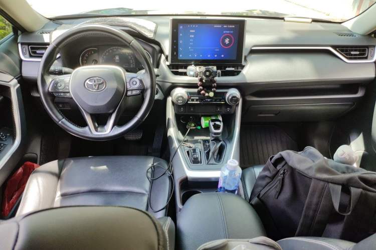 Used Toyota RAV4 2021 2.0L CVT Two-Wheel Drive Fashion PLUS Edition Center Console