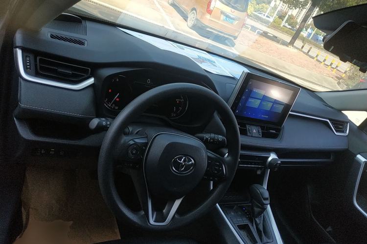 Used Toyota RAV4 2021 2.0L CVT Two-Wheel Drive Fashion Edition Center Console