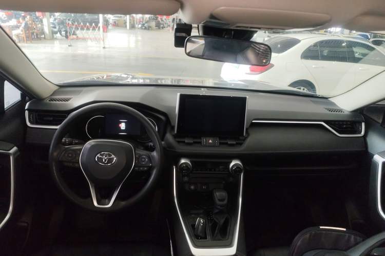 Used Toyota RAV4 2021 2.0L CVT Two-Wheel Drive Fashion Edition Center Console