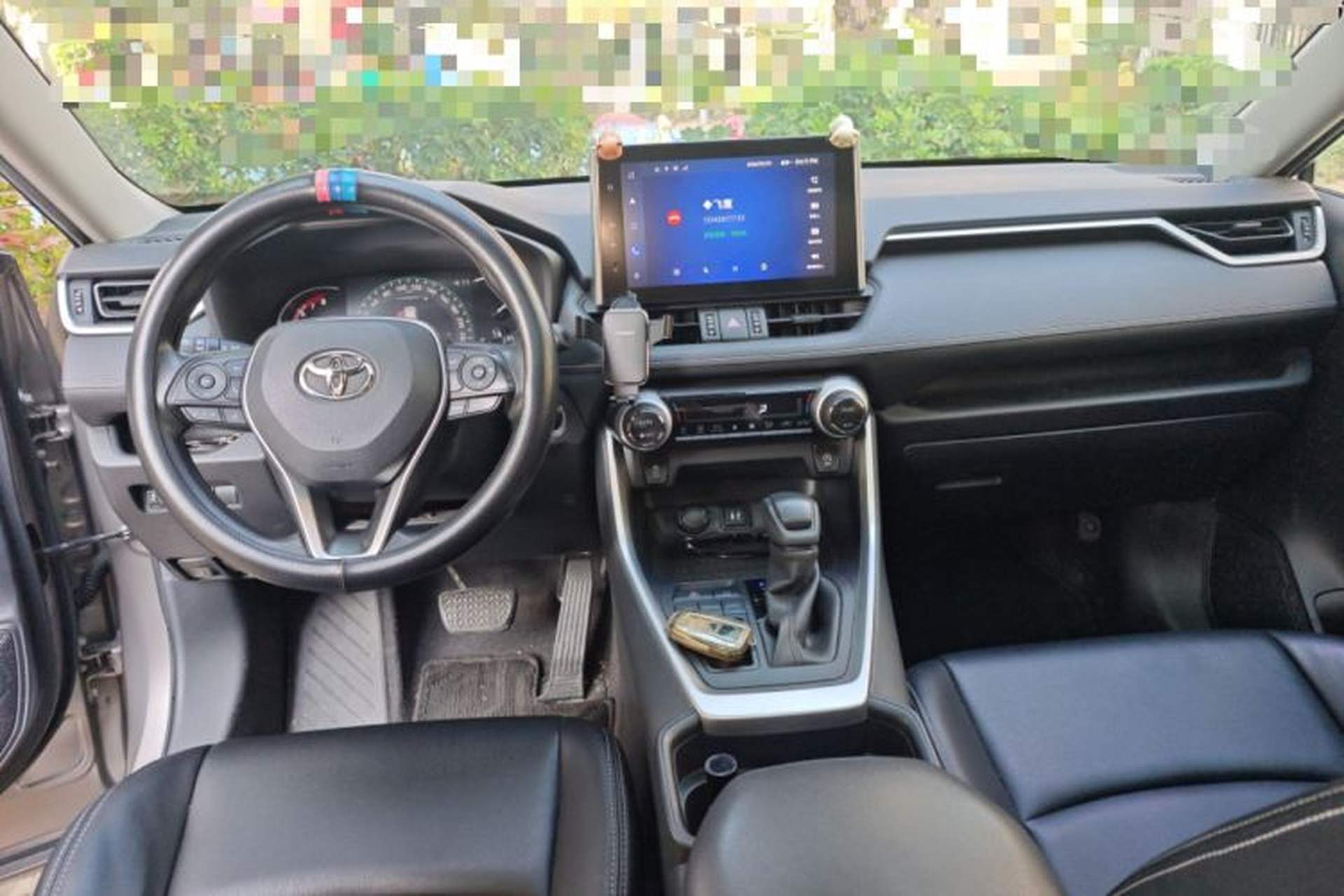Used Toyota RAV4 2021 2.0L CVT Two-Wheel Drive Fashion Edition Center Console