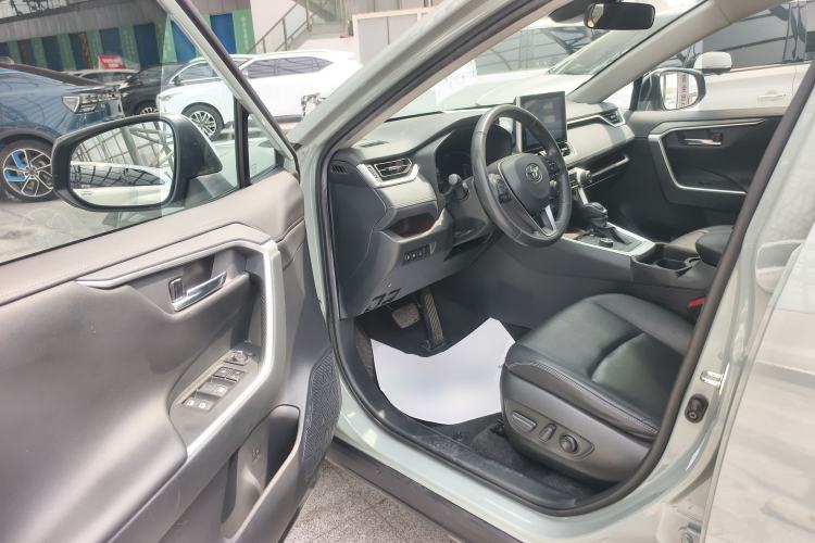 Used Toyota RAV4 2021 2.0L CVT Four-Wheel Drive Premium Edition Driver Seat