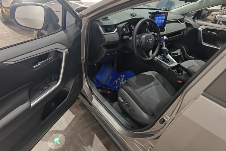 Used Toyota RAV4 2021 2.0L CVT Two-Wheel Drive Fashion Edition Driver Seat