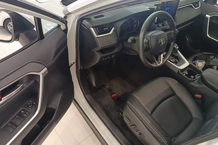 Used Toyota RAV4 2021 2.0L CVT Two-Wheel Drive Fashion PLUS Edition Driver Seat