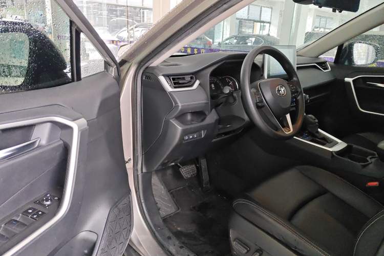 Used Toyota RAV4 2021 2.0L CVT Two-Wheel Drive Fashion Edition Driver Seat