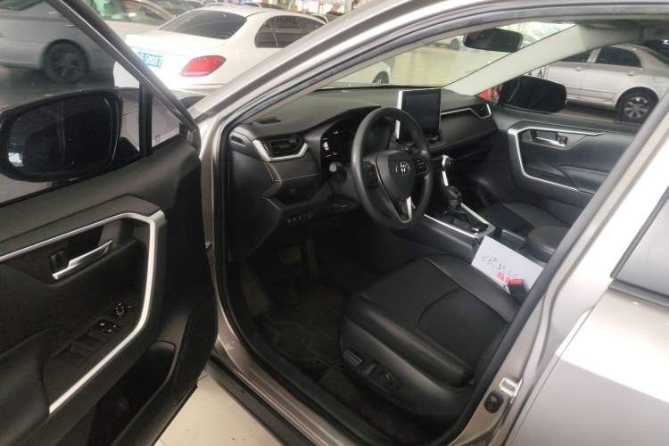 Used Toyota RAV4 2021 2.0L CVT Two-Wheel Drive Fashion Edition Driver Seat