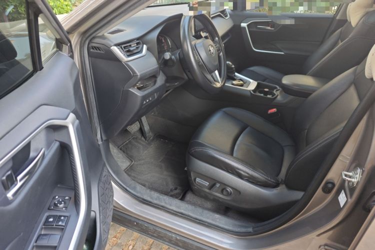 Used Toyota RAV4 2021 2.0L CVT Two-Wheel Drive Fashion Edition Driver Seat