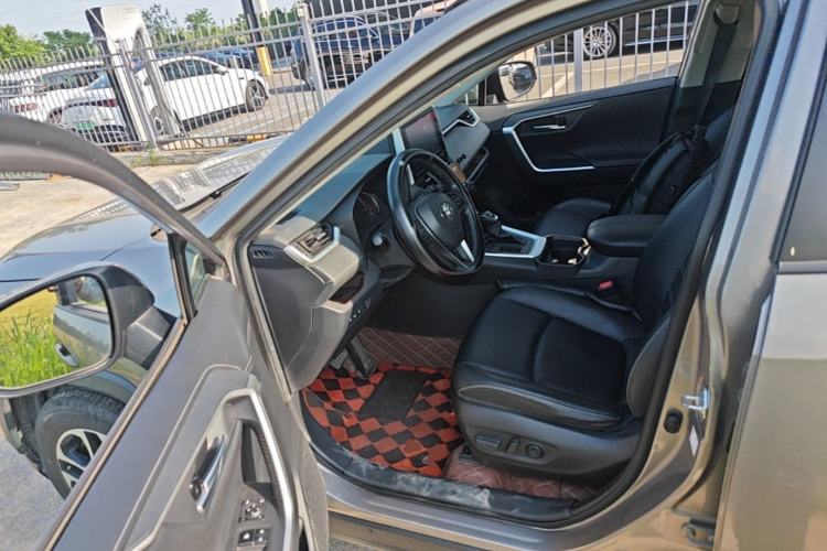 Used Toyota RAV4 2021 2.0L CVT Two-Wheel Drive Prestige Edition Driver Seat