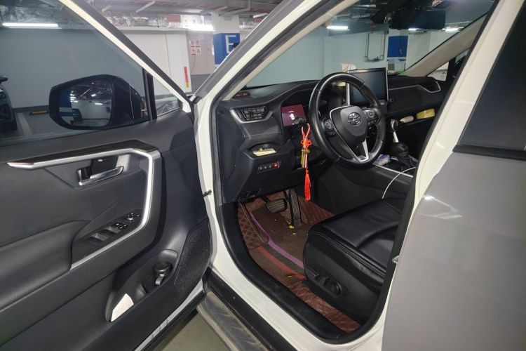 Used Toyota RAV4 2021 2.0L CVT Two-Wheel Drive Fashion Edition Driver Seat