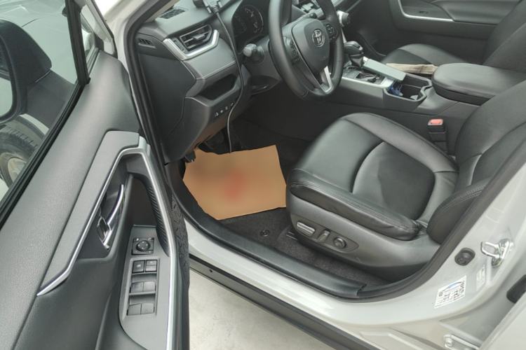 Used Toyota RAV4 2021 2.0L CVT Two-Wheel Drive Fashion Edition Driver Seat