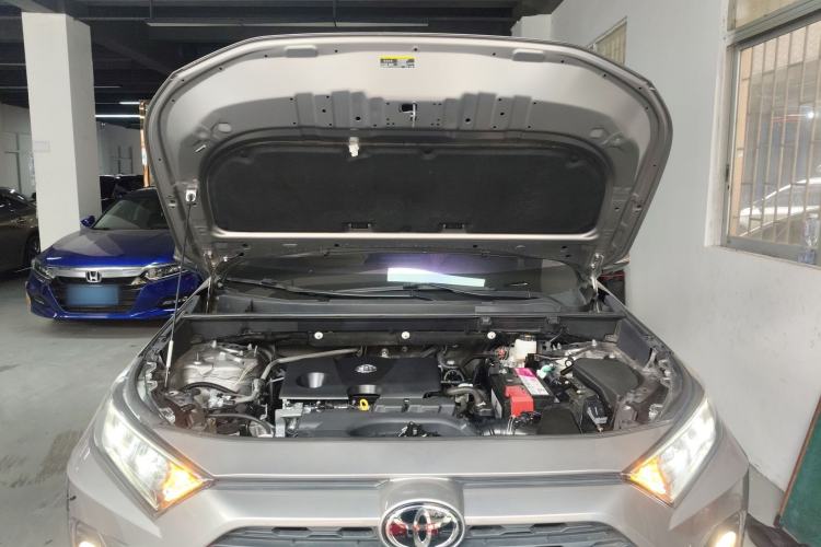 Used Toyota RAV4 2021 2.0L CVT Two-Wheel Drive Fashion Edition Engine Bay