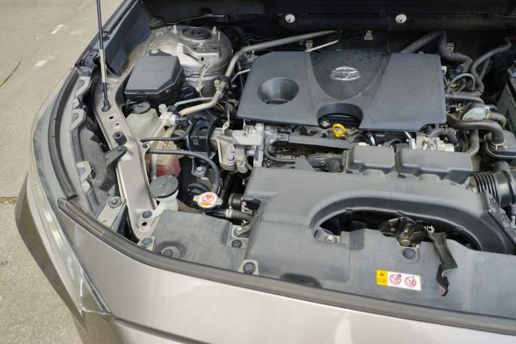 Used Toyota RAV4 2021 2.0L CVT Two-Wheel Drive Fashion PLUS Edition Engine Bay Right