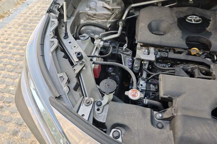 Used Toyota RAV4 2021 2.0L CVT Two-Wheel Drive Fashion Edition Engine Bay Right