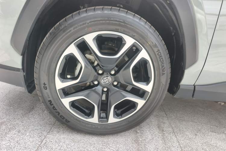 Used Toyota RAV4 2021 2.0L CVT Four-Wheel Drive Premium Edition Exterior 4