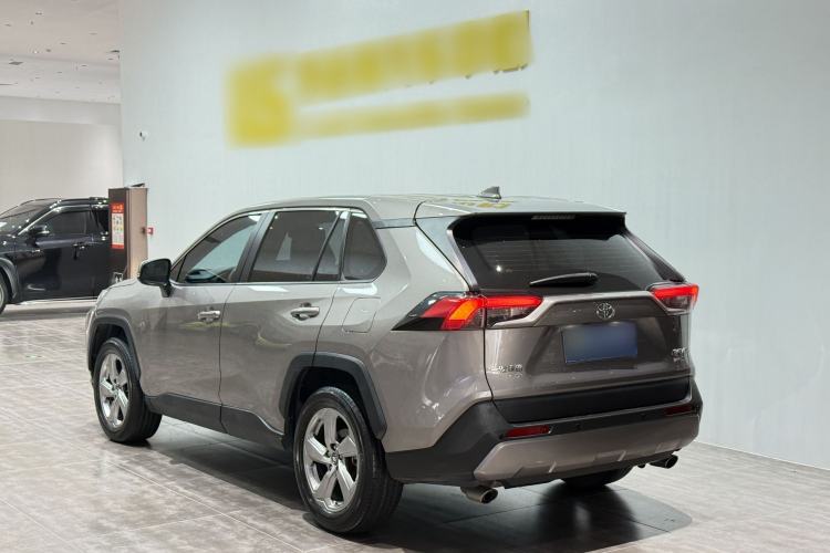 Used Toyota RAV4 2021 2.0L CVT Two-Wheel Drive Fashion Edition Exterior 4