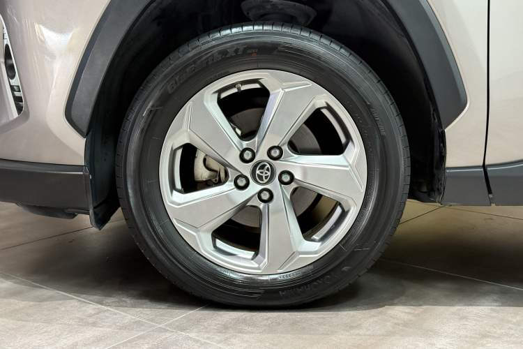 Used Toyota RAV4 2021 2.0L CVT Two-Wheel Drive Fashion Edition Exterior 8