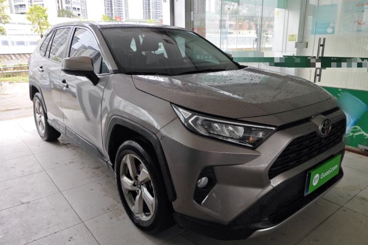 Used Toyota RAV4 2021 2.0L CVT Two-Wheel Drive Fashion Edition Front Right 45 Deg
