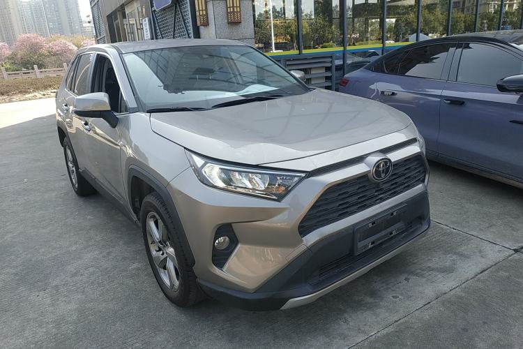 Used Toyota RAV4 2021 2.0L CVT Two-Wheel Drive Fashion Edition Front Right 45 Deg