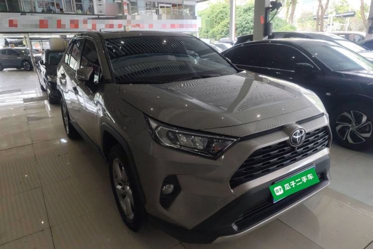 Used Toyota RAV4 2021 2.0L CVT Two-Wheel Drive Fashion Edition Front Right 45 Deg