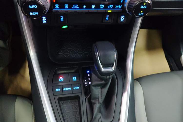 Used Toyota RAV4 2021 2.0L CVT Two-Wheel Drive Fashion PLUS Edition Gear Lever