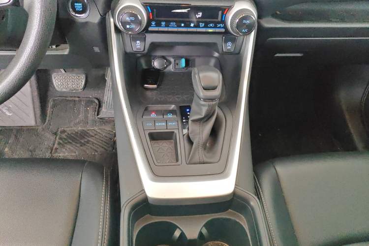 Used Toyota RAV4 2021 2.0L CVT Two-Wheel Drive Fashion Edition Gear Lever