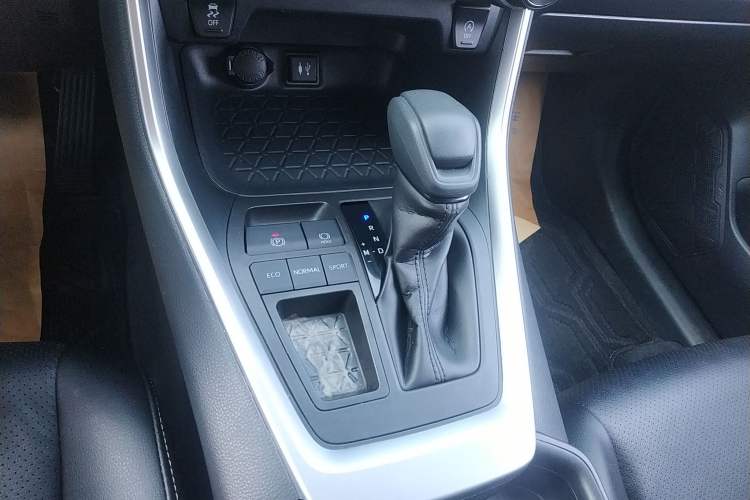 Used Toyota RAV4 2021 2.0L CVT Two-Wheel Drive Fashion Edition Gear Lever