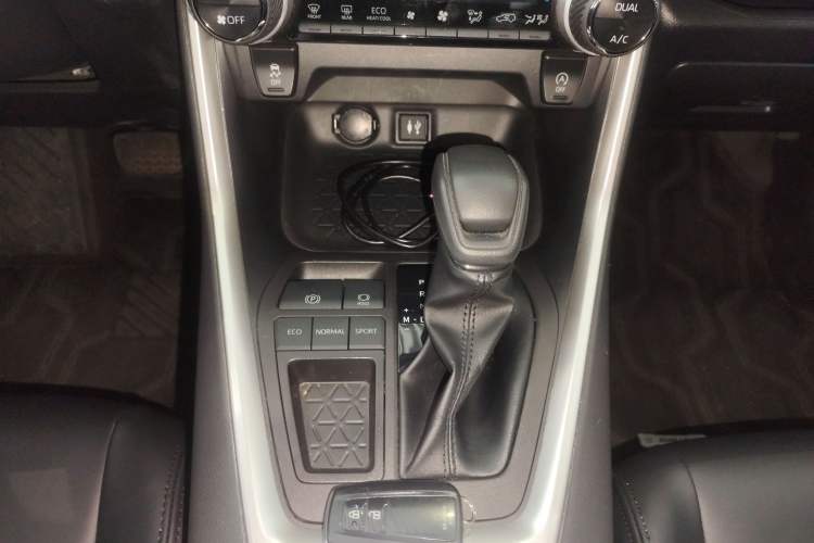 Used Toyota RAV4 2021 2.0L CVT Two-Wheel Drive Fashion Edition Gear Lever