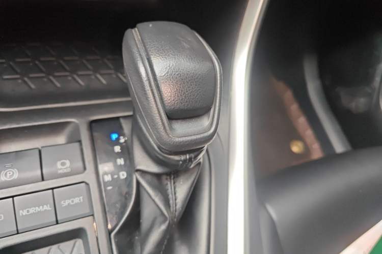 Used Toyota RAV4 2021 2.0L CVT Two-Wheel Drive Fashion Edition Gear Lever