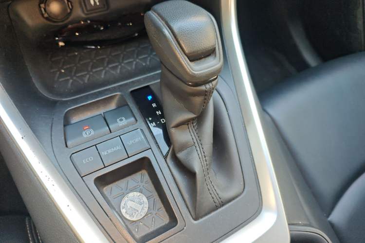Used Toyota RAV4 2021 2.0L CVT Two-Wheel Drive Fashion Edition Gear Lever