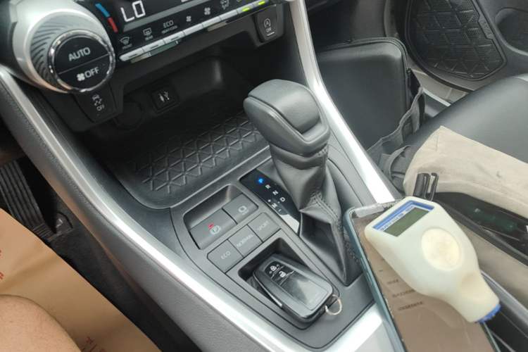 Used Toyota RAV4 2021 2.0L CVT Two-Wheel Drive Fashion Edition Gear Lever