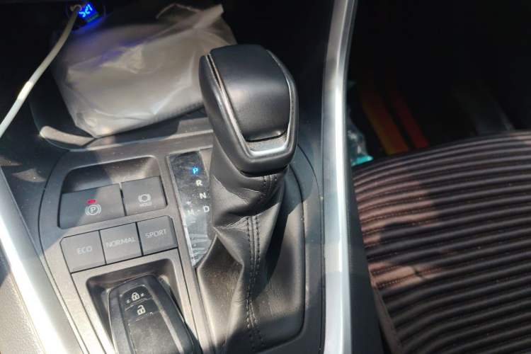 Used Toyota RAV4 2021 2.0L CVT Two-Wheel Drive Fashion PLUS Edition Gear Lever