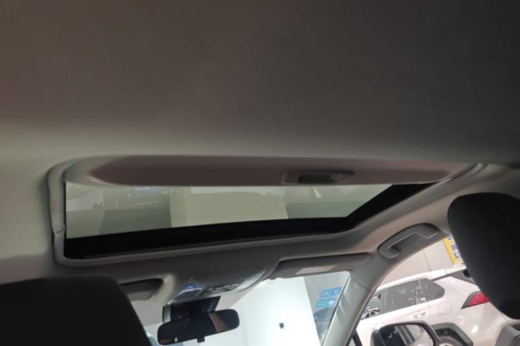 Used Toyota RAV4 2021 2.0L CVT Two-Wheel Drive Fashion Edition Headliner