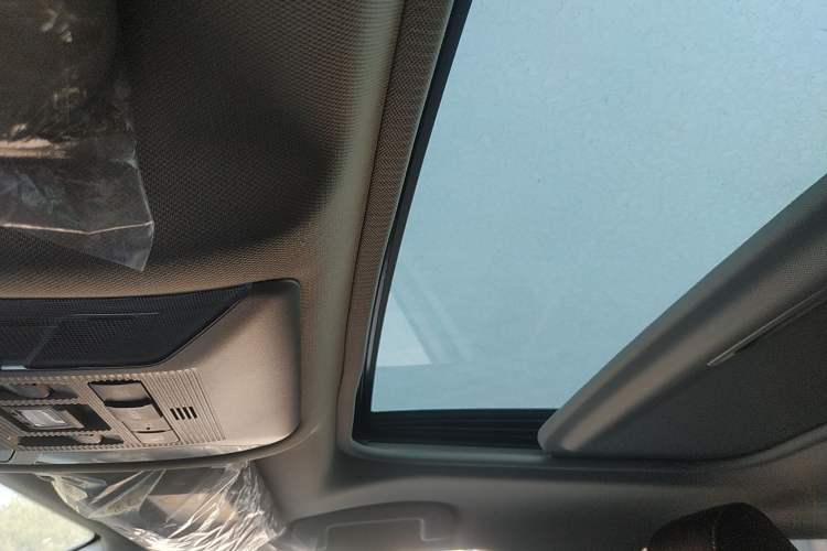 Used Toyota RAV4 2021 2.0L CVT Two-Wheel Drive Fashion Edition Headliner